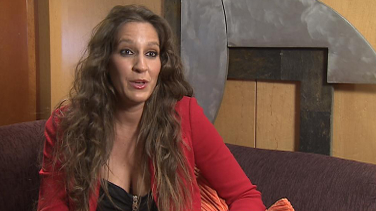 Mar&iacute;a Toledo, presenta su segundo disco, "U&ntilde;as Rojas"