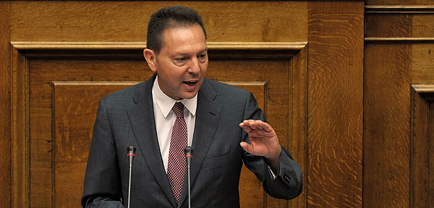 El nuevo ministro de Finanzas griego, Yannis Sturnaras, rechaza hacer nuevos recortes y ha pedido apostar por las privatizaciones.
