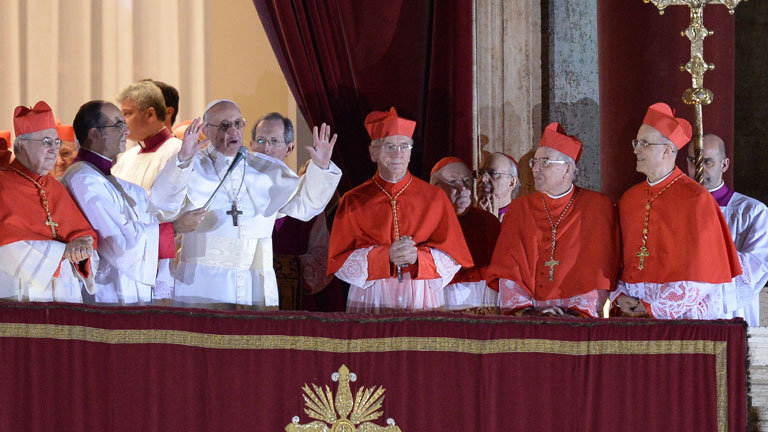 El nuevo papa Francisco I dedica sus primeras palabras a Benedicto XVI