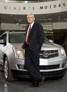 El nuevo presidente del consejo de administración de General Motors, Edward E. Whitacre, Jr., en la sede mundial de GM en Detroit. El nuevo presidente del consejo de administración de General Motors, Edward E. Whitacre, Jr., en la sede mundial de GM en Detroit.