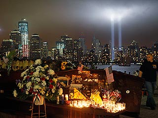 Obama y Bush recuerdan juntos a las v�ctimas del 11-S diez a�os despu�s