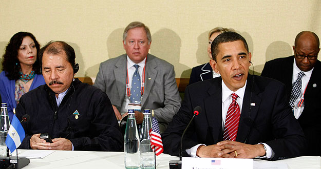 Obama and Daniel Ortega meet at the Summit of the Americas in Port of Spain