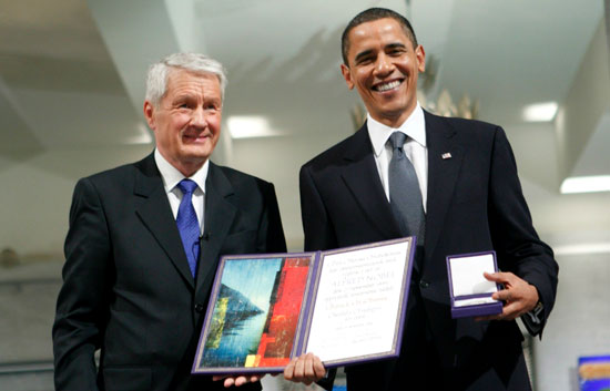 En su discurso al recoger el Nobel de la Paz Obama defiende la 'guerra justa'