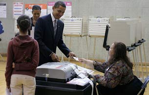 Ver v&iacute;deo  'Obama deposita su voto'