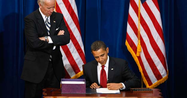 Obama firma el plan de estímulo Obama firma el plan de estímulo