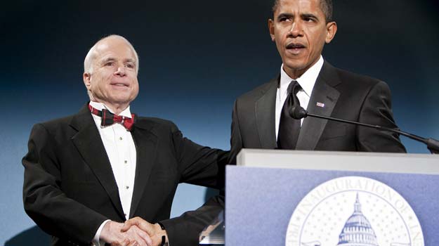 Obama homenajea a McCain