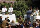 Los Obama y el matrimonio Cameron se han convertido en camareros de un divertido pic-nic en los jard&iacute;nes de Downing Street.