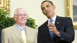 Ver v&iacute;deo  'Obama recuerda al Neil Armstrong como el mayor h&eacute;roe americano'