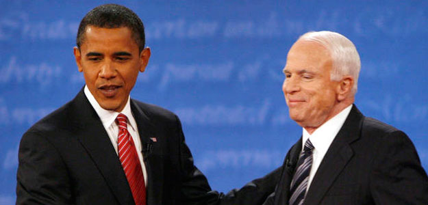 Obama saluda a McCain al principio del debate
