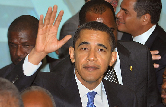 Obama tiende la mano a Cuba