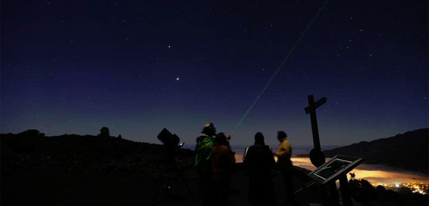 Una observacion astron&oacute;mica en uno de los miradores de la isla canaria de La Palma