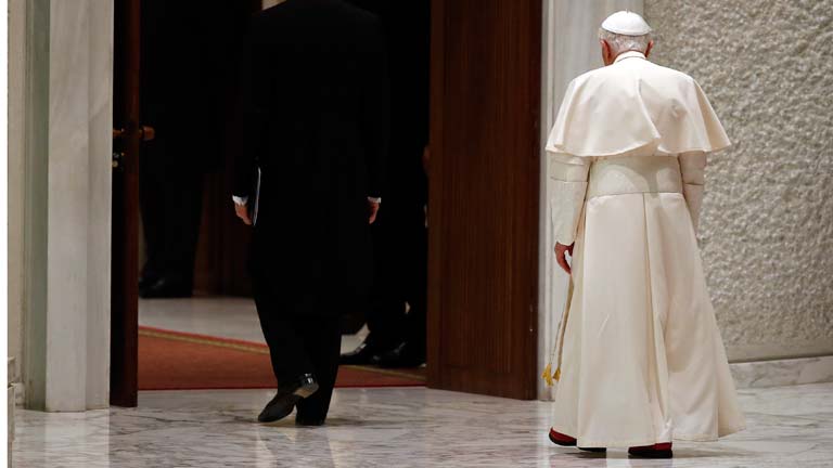 El papa ha tenido que hacer frente a asuntos delicados en estos ocho años
