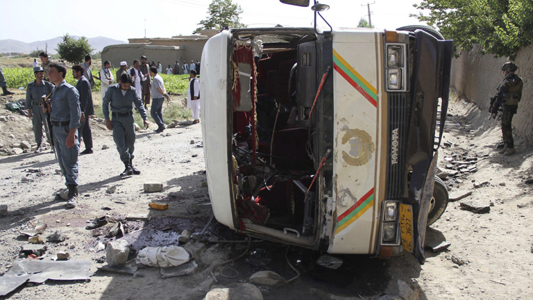 Ocho personas mueren en Kabul en un atentado talib&aacute;n contra un minibus civil