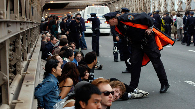 Detenidos m&aacute;s de 700 manifestantes del movimiento "Ocupemos Wall Street"