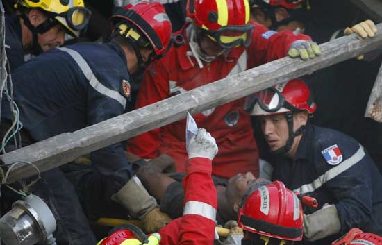Rescatado con vida tras once d&iacute;as bajo los escombros