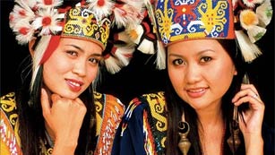 Otros pueblos - Orang Ulu, las mujeres de orejas largas