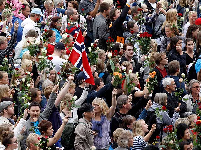 Oslo homenajea a las v&iacute;ctimas de la brutal matanza