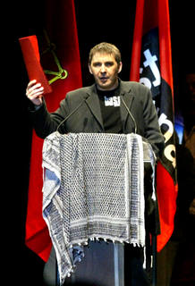 Otegi pronuncia su discurso de Anoeta