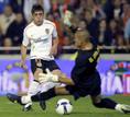 En una gran jugada personal, Pablo Hern&aacute;ndez marca el segundo gol del Valencia batiendo a V&iacute;ctor Vald&eacute;s.