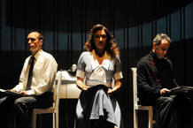 Pablo Huetos, Isabel Rodes y Delf&iacute;n Caset en una escena de la obra