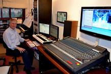 El compositor Pablo Miyar en su estudio.