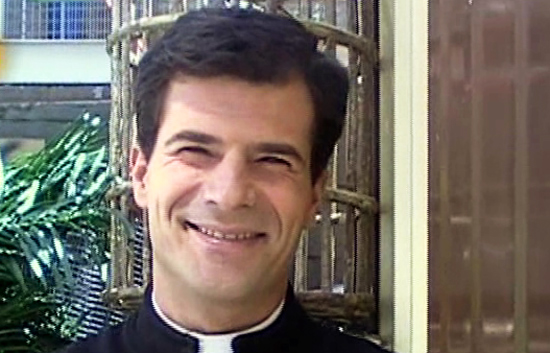 La se&ntilde;ora - El padre '&Aacute;ngel' te anima a seguir 'La Se&ntilde;ora'