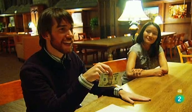 RTVE A la carta - Video: �Por qu� pagar�a alguien 28 d�lares por un billete de 20? 