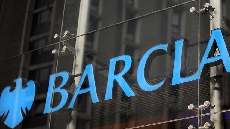 Los clientes de bancos y cajas pagan una media de 145 euros al a&ntilde;o en comisiones