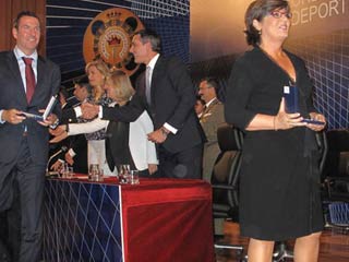 Ver v&iacute;deo  'Paloma del R&iacute;o y Mar&iacute;a Escario, galardonadas con la Medalla de Plata al M&eacute;rito Deportivo'