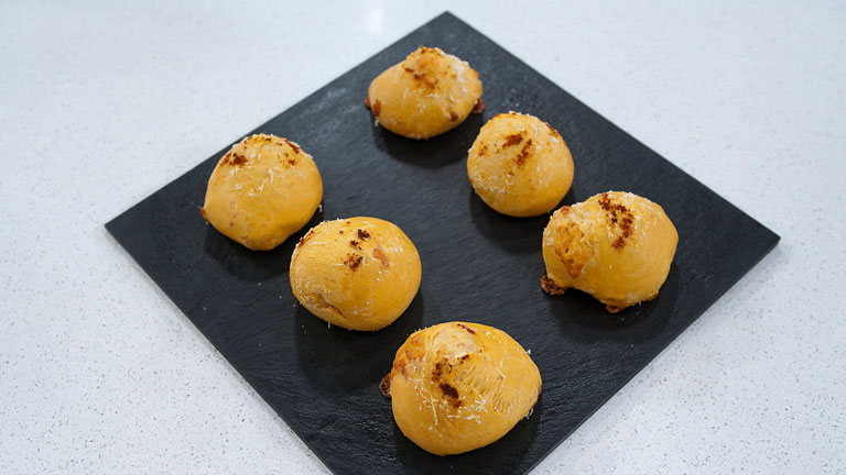 Blog Saber Cocinar - Pan a los cuatro quesos y piment&oacute;n