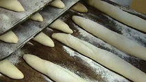 Ir al Video&nbsp;Las panader&iacute;as tradicionales no pueden competir con los supermercados