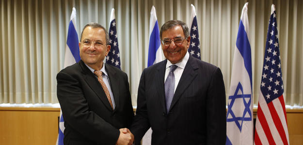 El secretario de Defensa de Estados Unidos, Leon Panetta, y el ministro de Defensa israelí, Ehud Barak, se reúnen este miércoles en Israel para tratar el tema del programa nuclear iraní. El secretario de Defensa de Estados Unidos, Leon Panetta, y el ministro de Defensa israelí, Ehud Barak, se reúnen este miércoles en Israel para tratar el tema del programa nuclear iraní.