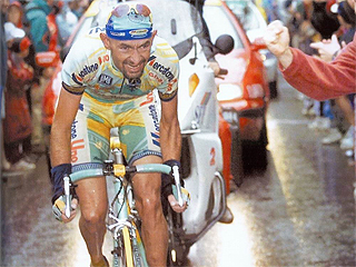 Ver v&iacute;deo  'Pantani destroza a Ullrich (resumen)'