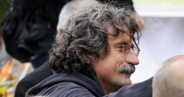 Paolo Simoncelli, padre de 'Sic', durante el funeral de su hijo en Coriano.