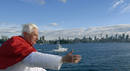 Benedicto XVI lleg&oacute; en barco al encuentro con los peregrinos, que le esperaban en uno de los puertos de Sydney. (17 de julio)