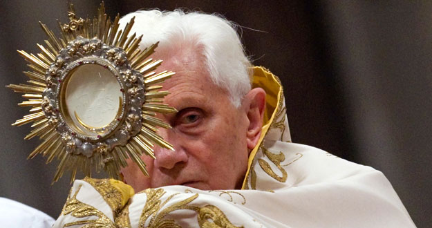 El Papa Benedicto XVI en la Bas&iacute;lica de San Pedro en el Vaticano.
