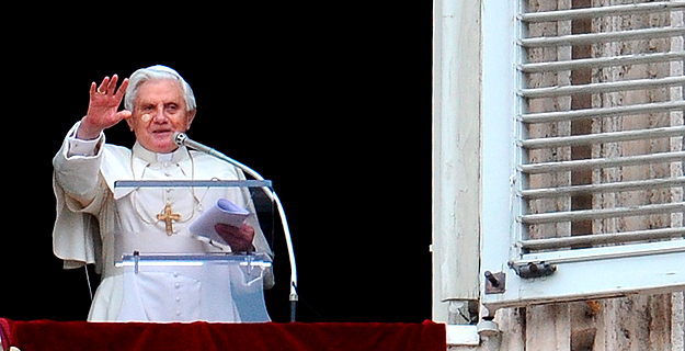 Benedicto XVI, el pasado domingo, dirigiéndose a los fieles de la Plaza de San Pedro al final del ángelus Benedicto XVI, el pasado domingo, dirigiéndose a los fieles de la Plaza de San Pedro al final del ángelus