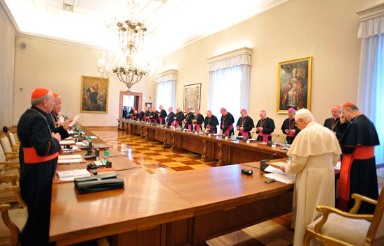 El Papa convoca a los obispos irlandeses para plantar cara a los casos de pederastia