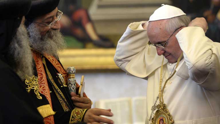 El Papa copto visita al Papa católico por primera vez en cuarenta años