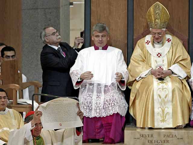 El Papa critica el aborto y el matrimonio homosexual en la consagraci&oacute;n de la Sagrada Familia