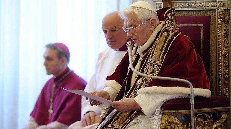 El Papa Benedicto XVI hace pública su intención de renunciar 