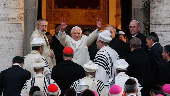 EL PAPA LLEGÓ A LA SINAGOGA DE ROMA, 24 AÑOS DESPUÉS DE LA VISITA DE WOJTYLA EL PAPA LLEGÓ A LA SINAGOGA DE ROMA, 24 AÑOS DESPUÉS DE LA VISITA DE WOJTYLA