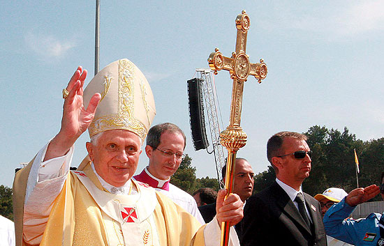 El Papa pide respeto para la mujer