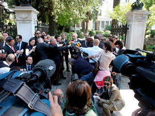 Ver v&iacute;deo  'Papandreu detalla en el Parlamento las duras medidas para reducir el d&eacute;ficit en Grecia'