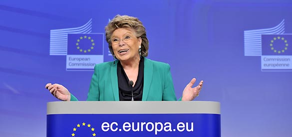 La comisaria europea a cargo de la protecci&oacute;n de datos, Viviane Reding, durante la rueda de prensa sobre los cambios en las leyes europeas de protecci&oacute;n de datos.