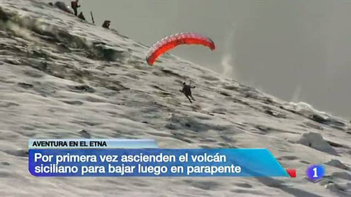 Ir al Video&nbsp;Parapente sobre el Etna