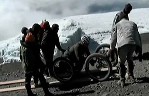 Ver v&iacute;deo  'Un parapl&eacute;jico asciende el Kilimanjaro'