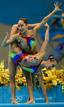La pareja de nataci&oacute;n sincronizada de Corea del Sur antes de lanzarse a la piscina