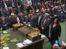 Ir al Video&nbsp;El Parlamento brit&aacute;nico aprueba entre protestas los recortes educativos por una estrecha mayor&iacute;a
