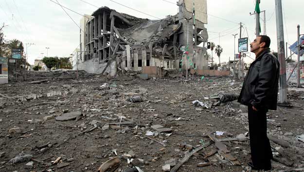 El Parlamento de Gaza destruido